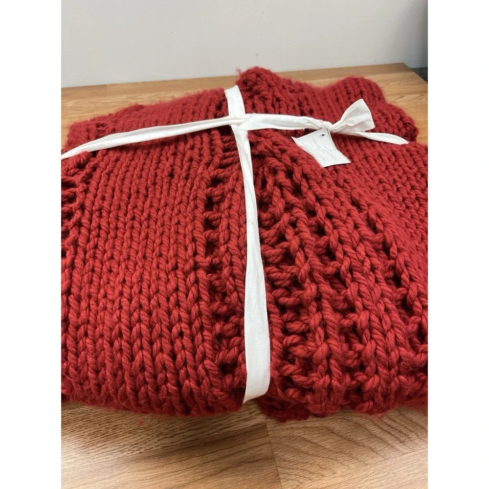 Pottery Barn Chunky Cable Knit Throw Blanket Red 55 x 80 -Very Thick & Heavy NEW